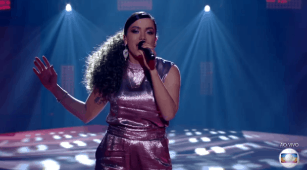 Anitta canta música romântica no “The Voice” e fãs veem indireta para ex-marido