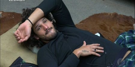 “A Fazenda 10”: Felipe alerta Zoli sobre Gabi Prado