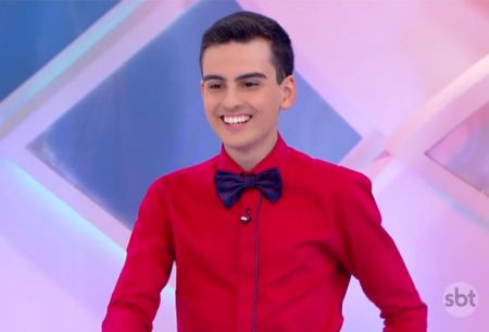 Plateia de Silvio Santos faz Dudu Camargo passar vergonha; veja