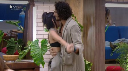 “A Fazenda 10”: João Zoli dá selinho em Gabi Prado antes de dormir