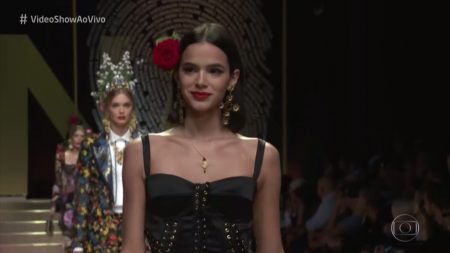 Bruna Marquezine fala sobre carreira internacional e decisão que tomou