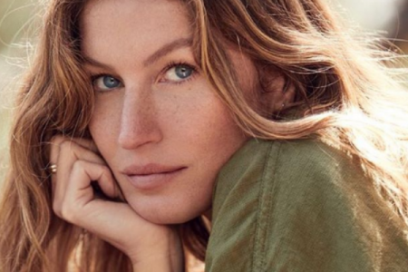 Gisele Bündchen se emociona e relembra momentos difíceis