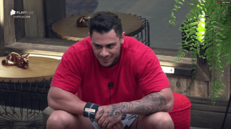 “A Fazenda 10”: Após defender Nadja, Léo muda opinião e internautas comentam