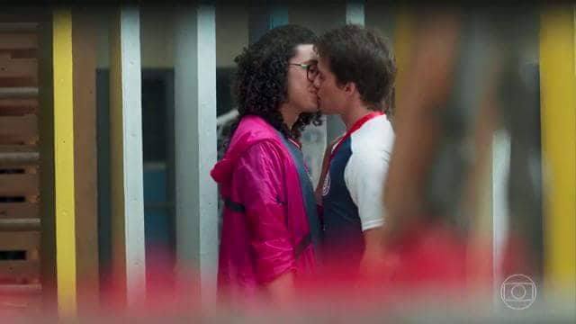 Intérprete de Michael fala sobre beijo gay em “Malhação”