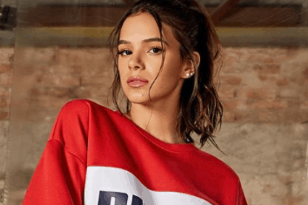 Solteira, Bruna Marquezine nega affair com modelo