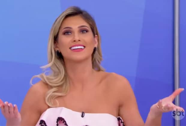 Silvio Santos se atrapalha e chama Livia Andrade de forma inusitada