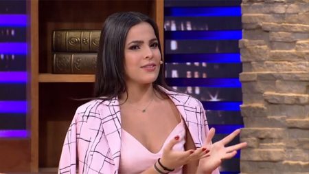 Emilly Araújo revela que nunca levou um fora e diz que é famosa