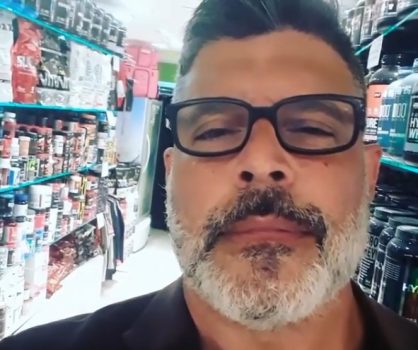 Filho de Alexandre Frota exibe tanquinho e web pira
