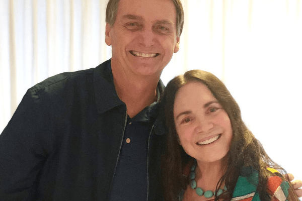 Regina Duarte recebe críticas, e elogios, após visita a Jair Bolsonaro