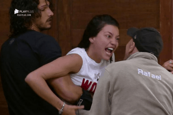 “A Fazenda 10”: Gabi Prado surta, berra com peões e acaba acusada de agressão