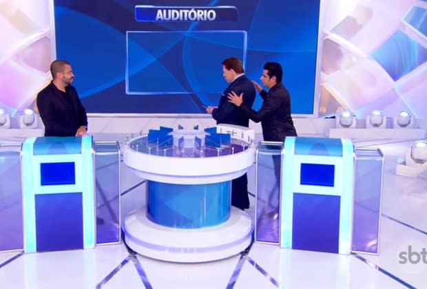 Silvio Santos soluça e faz pedido inusitado para cantor convidado