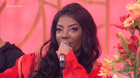 Ludmilla comete gafe e cria mal-estar com anunciante