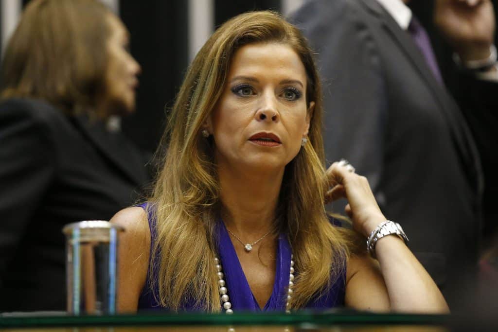 Jornalista Claudia Cruz, mulher de Eduardo Cunha, é hostilizada em Salvador
