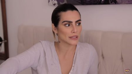 Cleo Pires mostra bumbum e tatuagem deixa seguidores intrigados