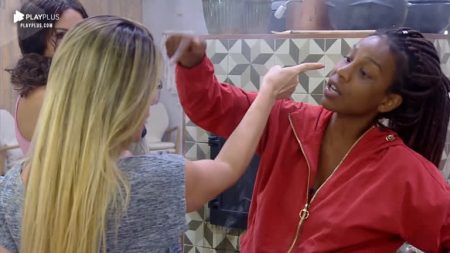 “A Fazenda 10”: Nadja e Luane batem boca com direito a dedo na cara