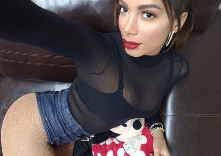 Após rumores, Anitta posa ao lado de Lewis Hamilton e fãs shippam