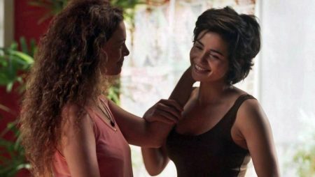 “Segundo Sol”: Maura tem final feliz com Selma, e Ionan com Doralice