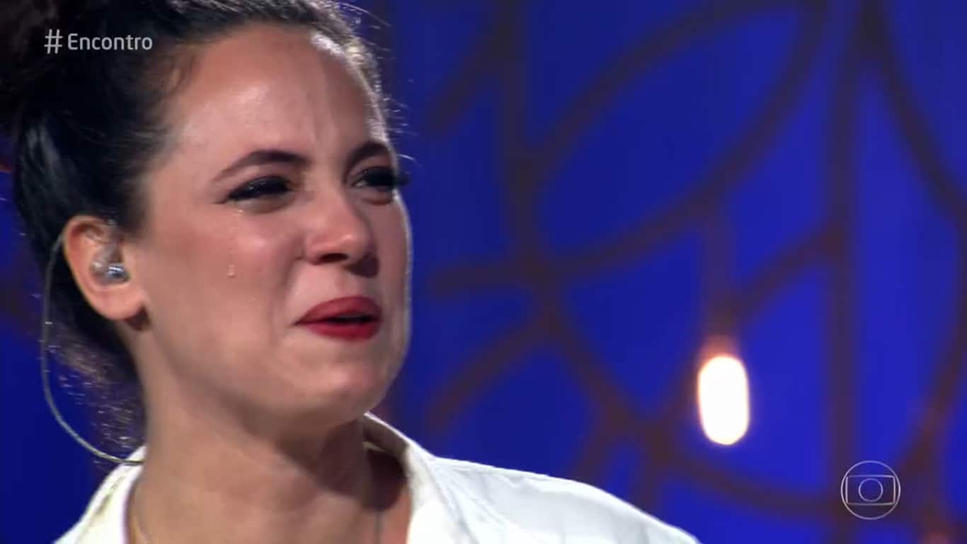 Tiê recebe surpresa de Fátima Bernardes e chora no “Encontro”