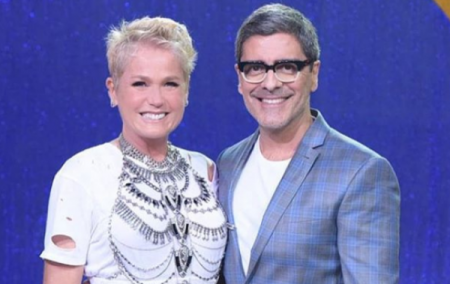 Xuxa posta foto de maiô e arranca elogios de Junno Andrade