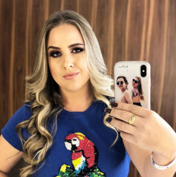 Ex-BBB Patrícia Leitte posta foto de maiô, faz desabafo e vira piada na web