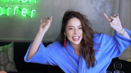 Bia Arantes fala do primeiro encontro com Vinícius Redd e revela beijo inusitado
