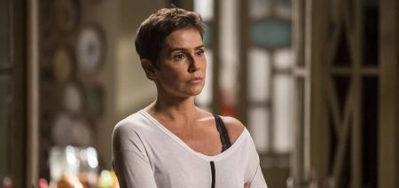 Karola é morta a tiros no final de “Segundo Sol”