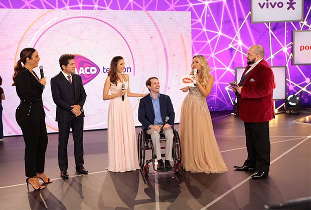 Daniel causa no Teleton 2018 ao falar de casamento de Eliana