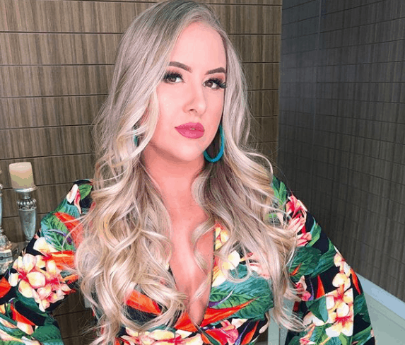 Ex-BBB Patrícia Leitte surge com fantasia de Peppa Pig e divide opiniões