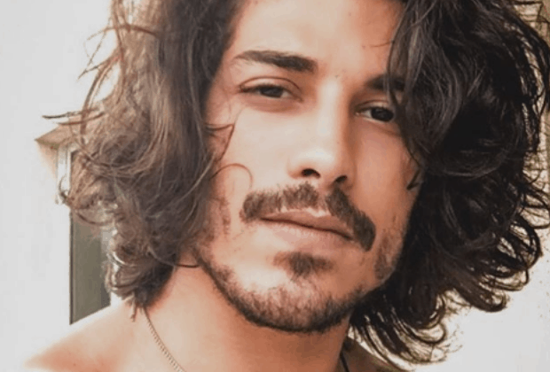 Douglas Sampaio compartilha bate boca com ator de “Espelho da Vida” na web
