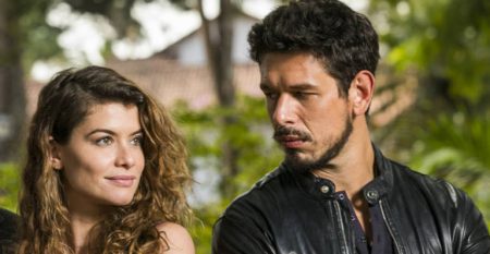 “Espelho da Vida”: Isabel transa com Alain e se declara