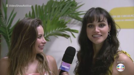 Débora Nascimento se derrete pela filha e fala de retorno à TV