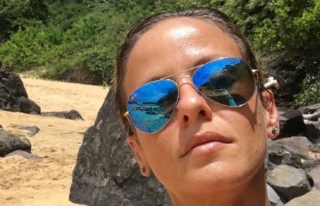 Fernanda de Freitas empolga os seguidores ao fazer topless em Fernando de Noronha