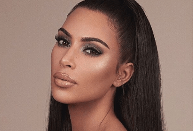Kim Kardashian lança “moda de mamilos grandes”