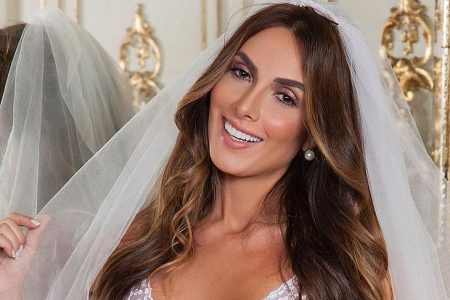 Inspirada no casamento real, Nicole Bahls sobe ao altar