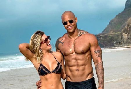 Detalhe polêmico em sunga de Léo Santana causa na web