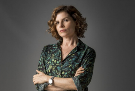 Débora Bloch volta à TV como professora em série da Globo