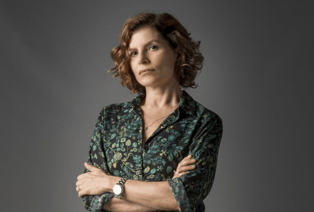 Débora Bloch volta à TV como professora em série da Globo