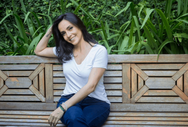 Izabella Camargo faz desabafo um mês após ser demitida da Globo