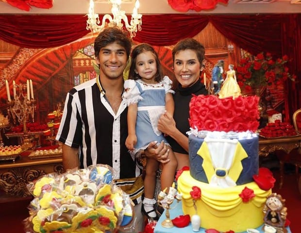Deborah Secco encantou internautas com fotos do aniversário da filha (Foto: Divulgação/Felipe Panfili)