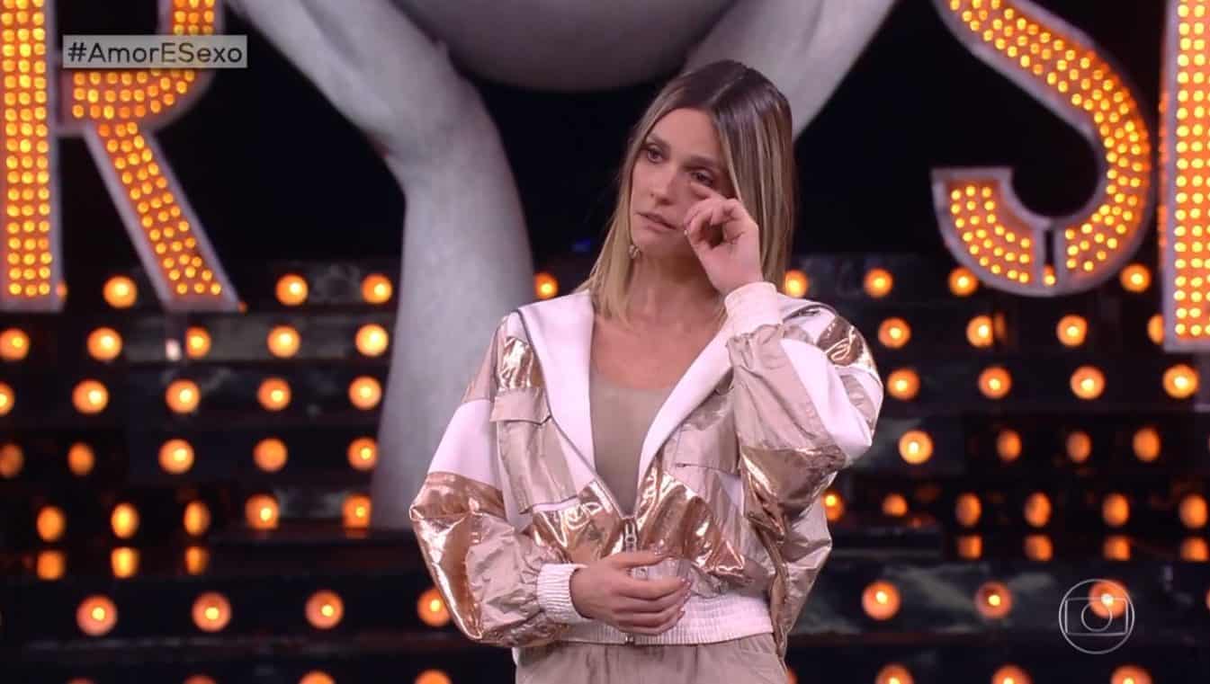 Fernanda Lima chora ao fazer discurso no “Amor & Sexo”
