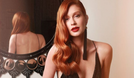 Marina Ruy Barbosa arrasa no look e solta a voz com Roberto Carlos