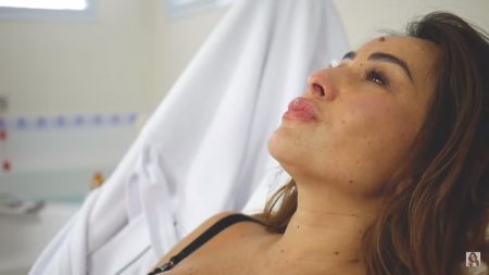Sabrina Sato revela desespero em vídeo do nascimento da filha