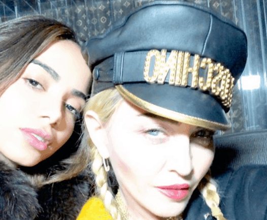 Vem feat? Anitta posa ao lado de Madonna e internet vai à loucura