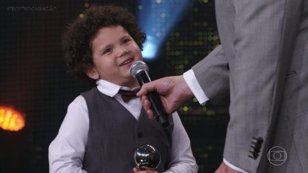 Faustão causa com “piada” sobre cabelo de ator mirim e é detonado