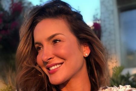 Claudia Leitte relembra infância em casa antiga e emociona fãs