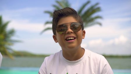 Filho de Xand Avião segue passos do pai e se lança na música