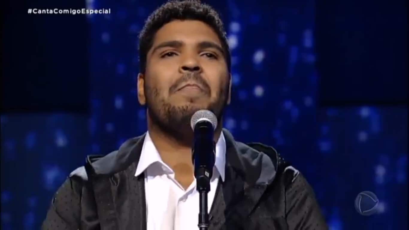 Paulo Vieira canta sucesso de Xuxa e é criticado por Fábio Porchat