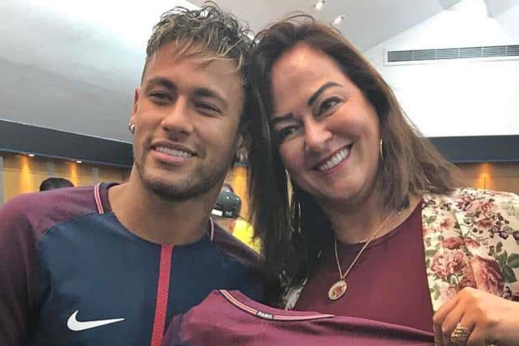 Mãe de Neymar posa com David Lucca e derrete seguidores na web
