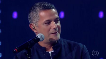 Web vai à loucura com dueto entre Roberto Carlos e Alejandro Sanz
