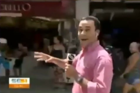 Repórter da Globo entrevista família durante matéria